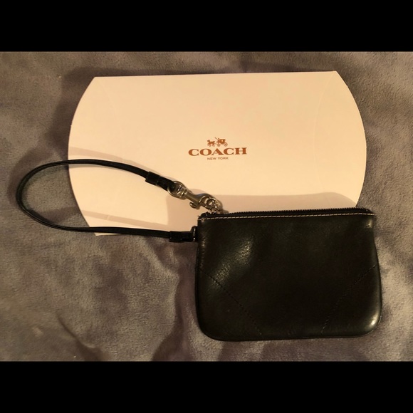 🌹Plain classic black leather wristlet from Coach - Picture 6 of 7